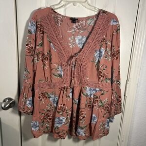 Torrid Pullover 3/4 Sleeve Blouse Women's Plus Size 2 Floral Lace Up